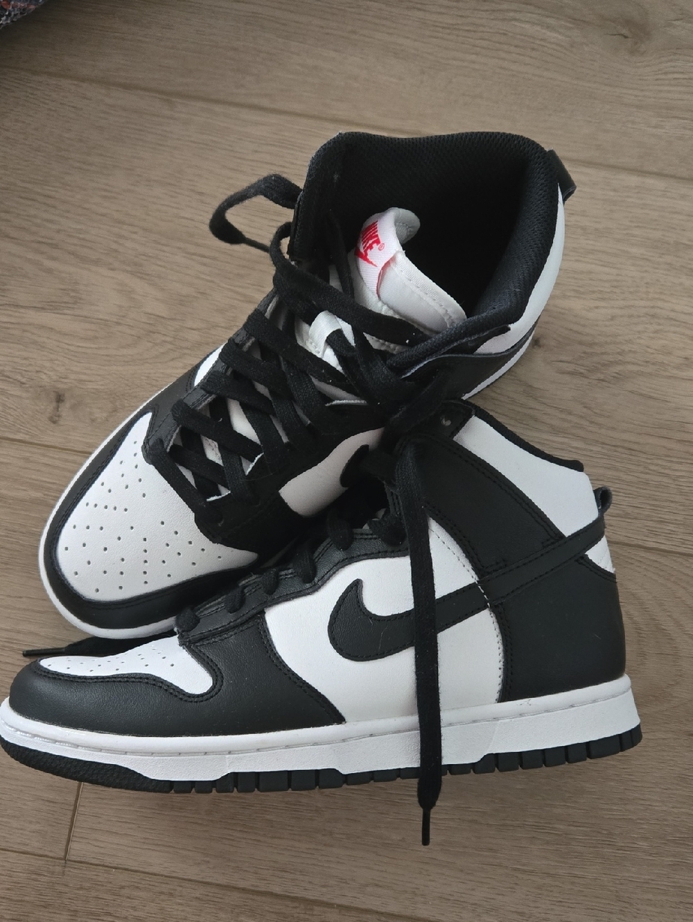 Nike Black and White Retro High-top Dunks Sneakers 8.5